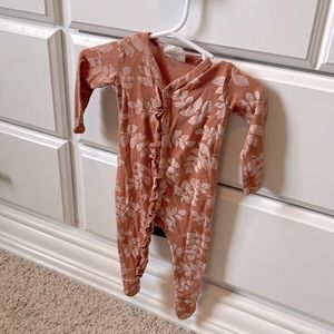 SpearmintLOVE sleeper ruffle butt